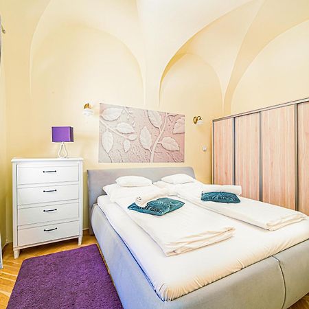 Komló Apartman - Stefan Koszeg Bagian luar foto
